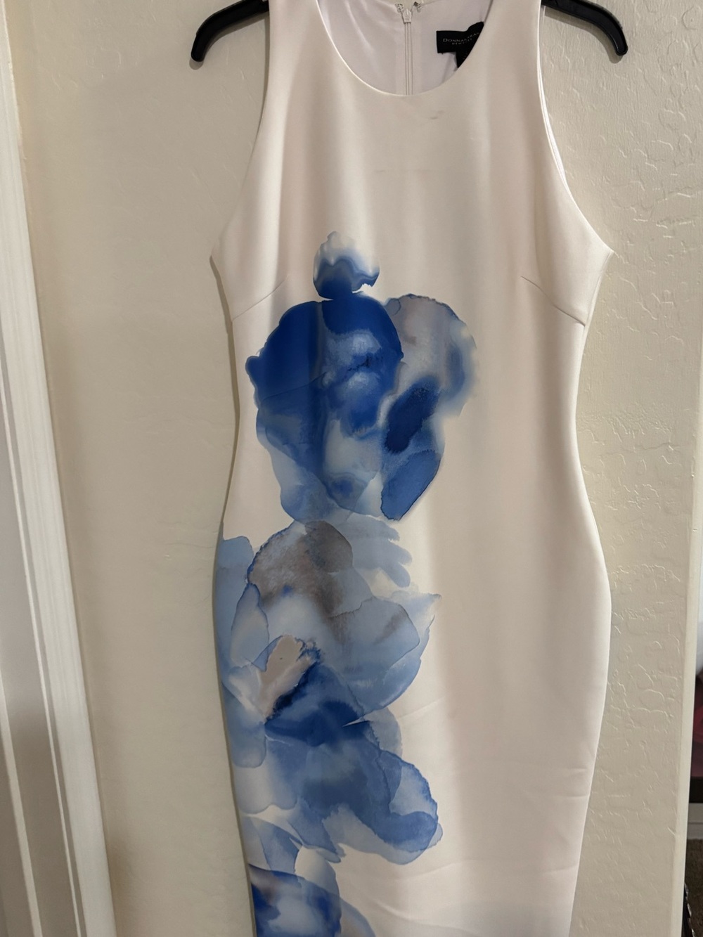 Donna Karan White Sheath Dress with Blue Watercolor Print size 8 - Picture 3 of 6